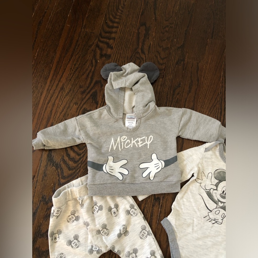 Disney Baby Boys 3-6M Gray 3-Piece Mickey Mouse Outfit w/Hooded Mickey Ears Set - Picture 2 of 9